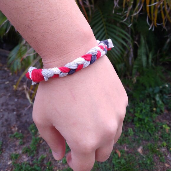 DIY upcycle braided fabric patriotic bracelet set - Picture 4 of 4